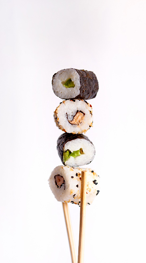 rollo de sushi rellenado